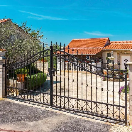 Glavica By Interhome בית נופש Medaki